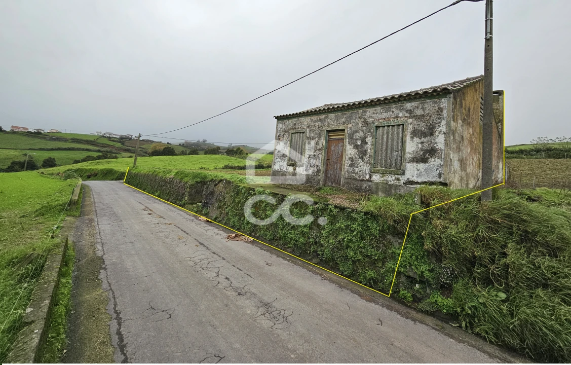 Moradia T3 para Venda em Povoação Foto 2