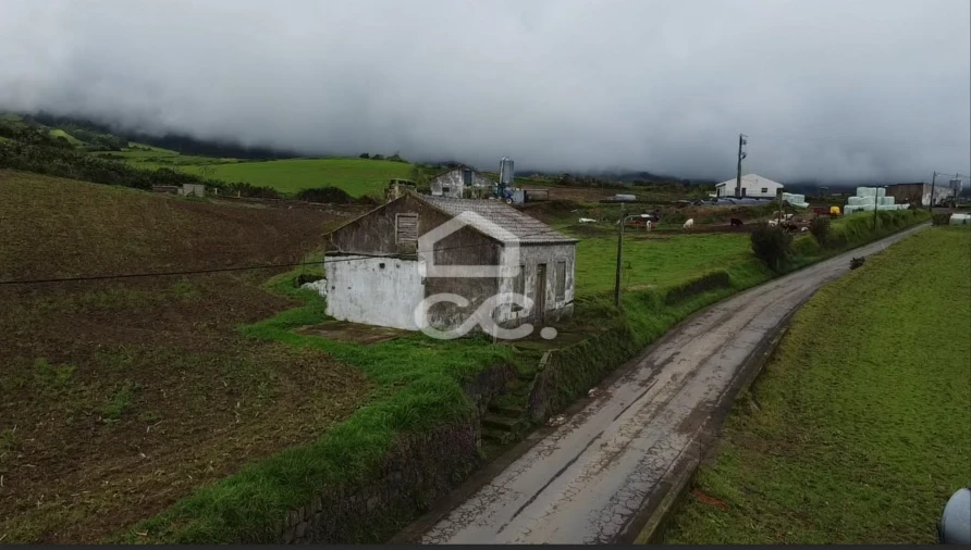 Moradia T3 para Venda em Povoação Foto 4