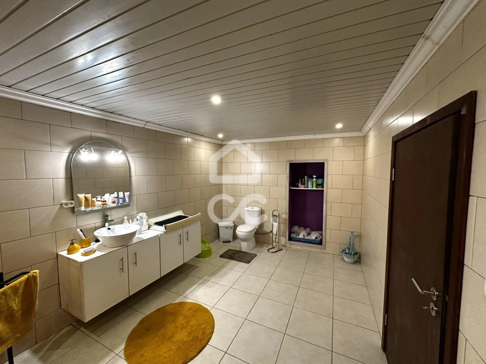 Moradia T4 para Venda em Nossa Senhora dos Remedios Foto 8