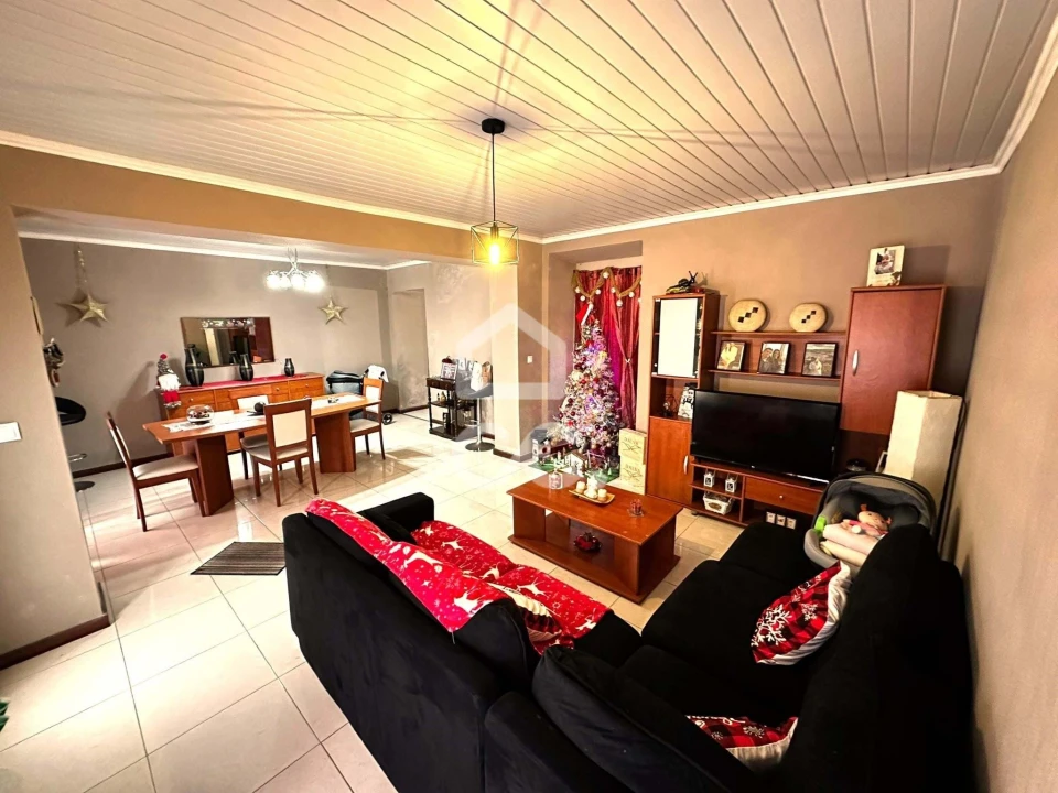 Moradia T4 para Venda em Nossa Senhora dos Remedios Foto 4