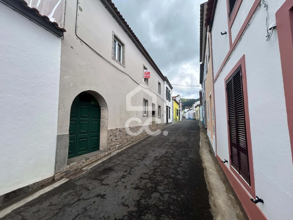 Moradia T4 para Venda em Nossa Senhora dos Remedios Foto 3