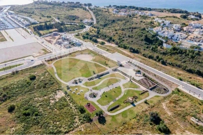 Terreno para Venda em Albufeira e Olhos de Água