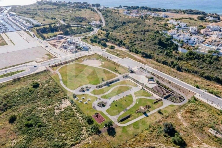 Terreno para Venda em Albufeira e Olhos de Água Foto 9