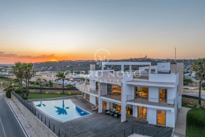 Moradia T5 para Venda em Albufeira e Olhos de Água