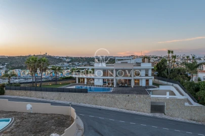 Moradia T5 para Venda em Albufeira e Olhos de Água
