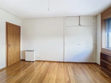 Apartamento T3 para Arrendamento em Aldoar, Foz do Douro e Nevogilde