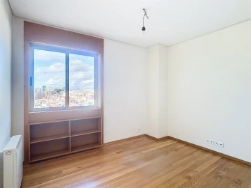 Apartamento T3 para Arrendamento em Aldoar, Foz do Douro e Nevogilde