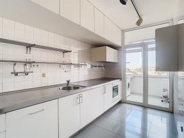 Apartamento T3 para Arrendamento em Aldoar, Foz do Douro e Nevogilde