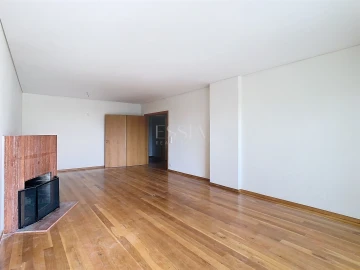 Apartamento T3 para Arrendamento em Aldoar, Foz do Douro e Nevogilde