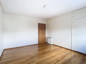 Apartamento T3 para Arrendamento em Aldoar, Foz do Douro e Nevogilde