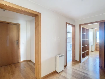 Apartamento T3 para Arrendamento em Aldoar, Foz do Douro e Nevogilde