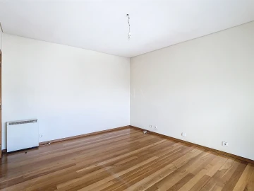 Apartamento T3 para Arrendamento em Aldoar, Foz do Douro e Nevogilde