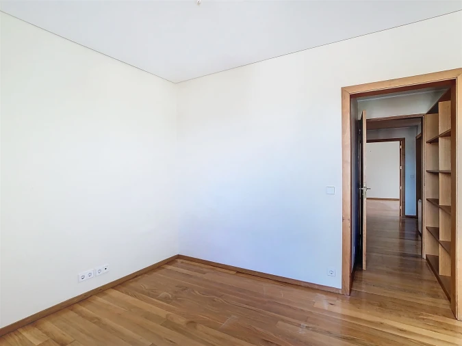 Apartamento T3 para Arrendamento em Aldoar, Foz do Douro e Nevogilde Foto 13