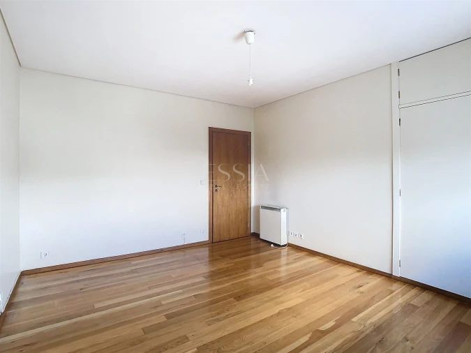 Apartamento T3 para Arrendamento em Aldoar, Foz do Douro e Nevogilde Foto 19