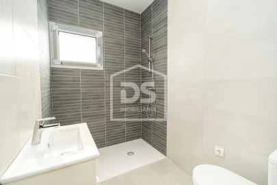 Terreno para Venda em Golpilheira