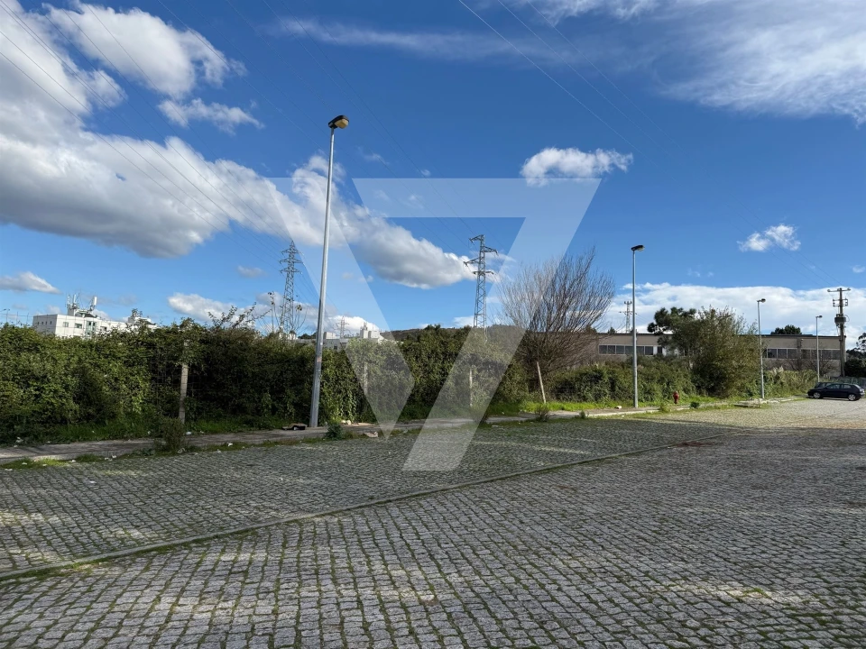 Terreno para Venda em Fânzeres e São Pedro da Cova Foto 2