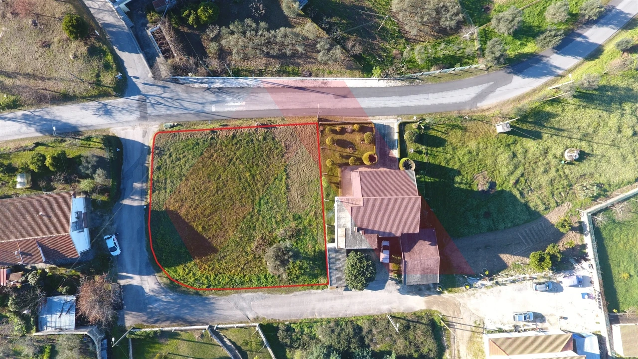 Terreno para Venda em Covas e Vila Nova de Oliveirinha Foto 1