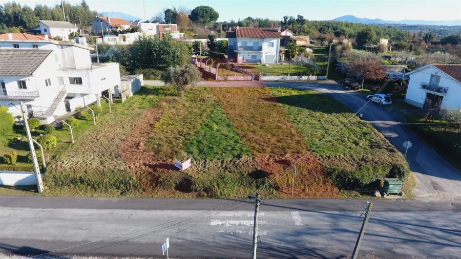 Terreno para Venda em Covas e Vila Nova de Oliveirinha Foto 2