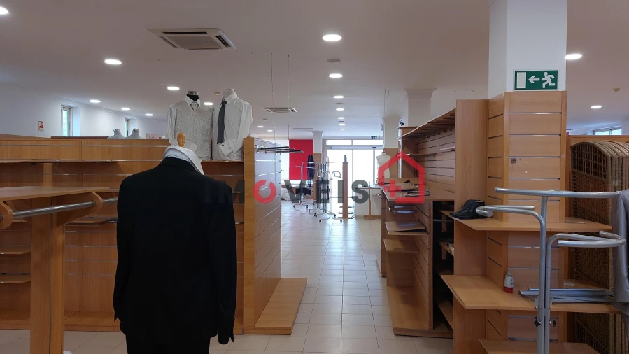 Loja para Arrendamento em Gondemaria e Olival Foto 9