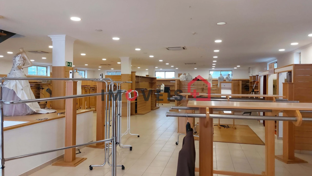 Loja para Arrendamento em Gondemaria e Olival Foto 5