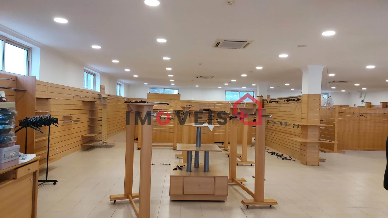 Loja para Arrendamento em Gondemaria e Olival Foto 3