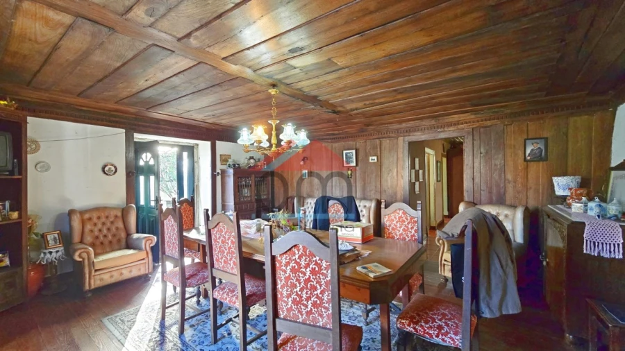 Moradia T5 para Venda em Riba de Mouro Foto 6