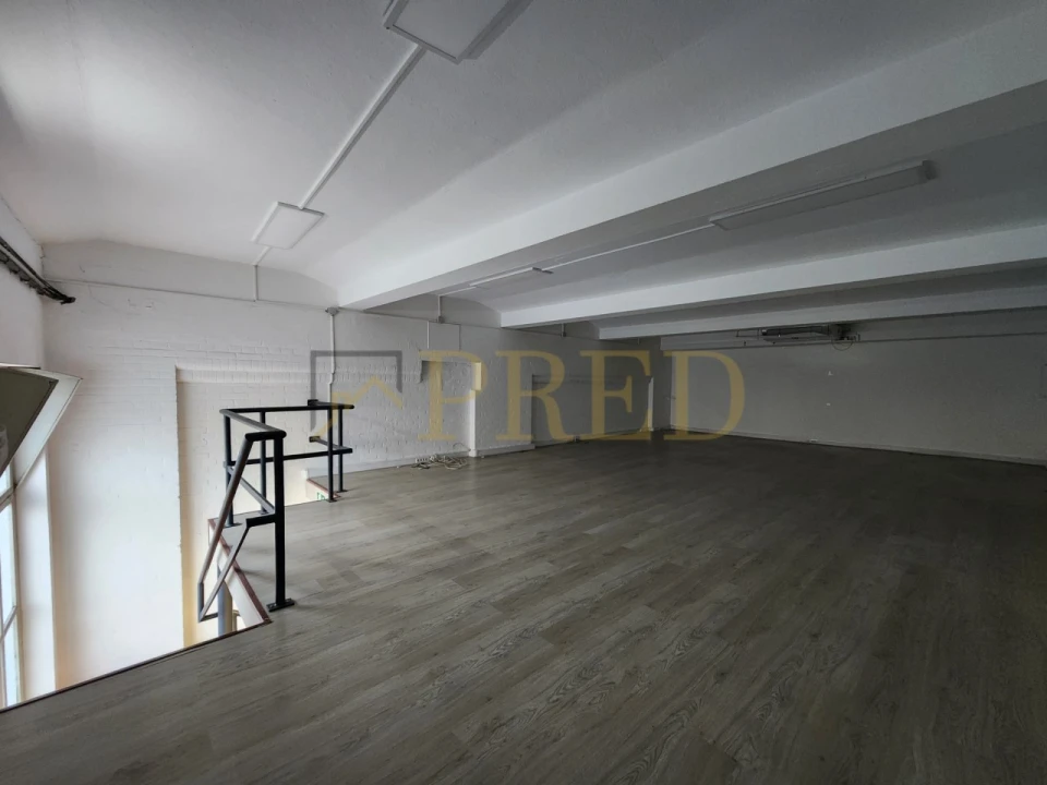 Armazém para Arrendamento em Mafamude e Vilar do Paraíso Foto 2