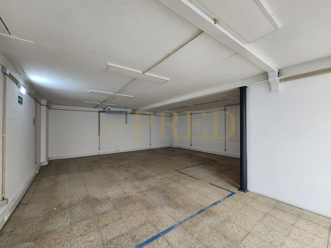 Armazém para Arrendamento em Mafamude e Vilar do Paraíso Foto 1