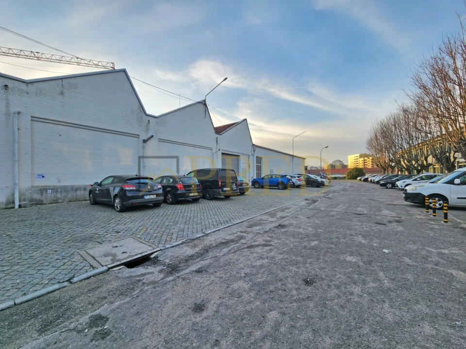 Armazém para Arrendamento em Mafamude e Vilar do Paraíso Foto 11