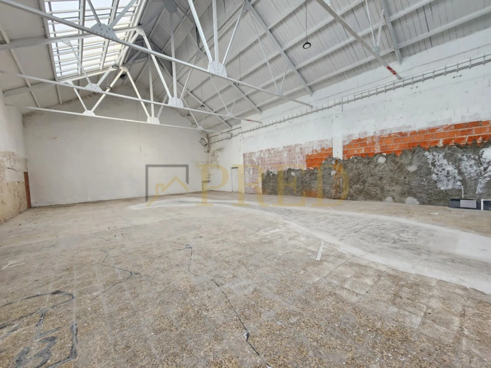 Armazém para Arrendamento em Mafamude e Vilar do Paraíso Foto 2