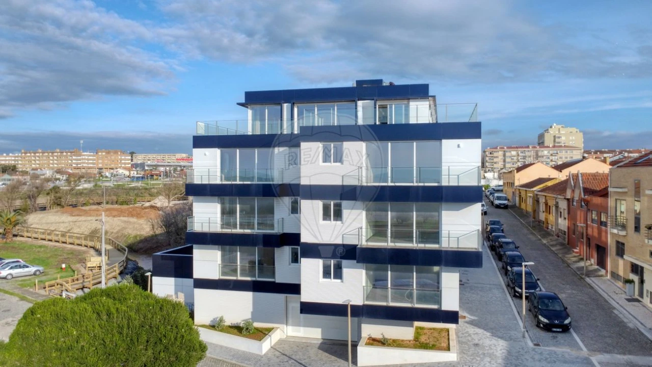 Apartamento T4 para Venda em Espinho Foto 32