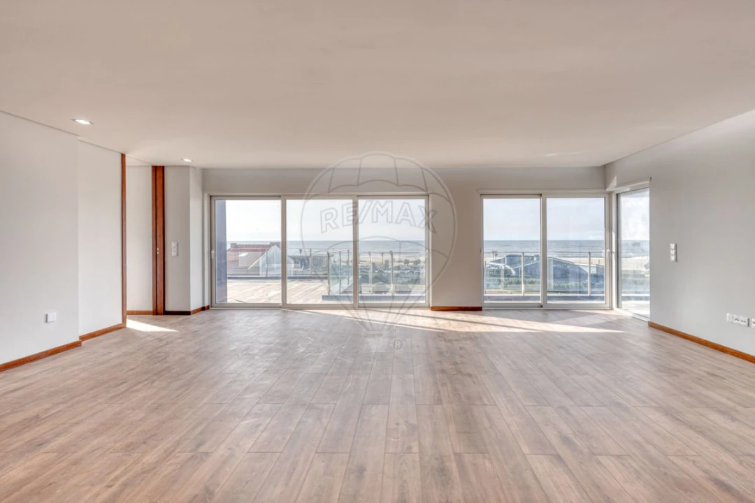 Apartamento T4 para Venda em Espinho Foto 3