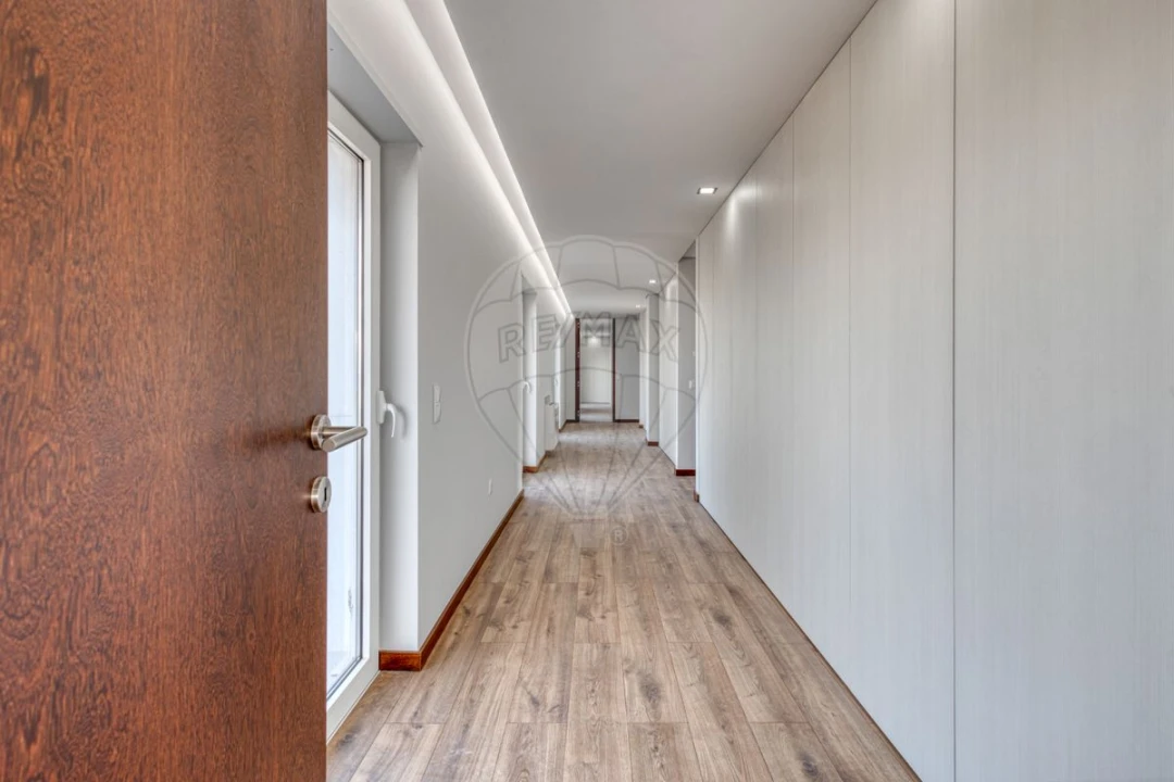 Apartamento T4 para Venda em Espinho Foto 24