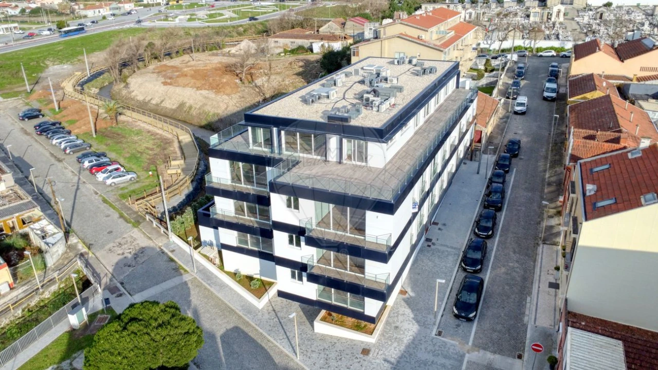 Apartamento T4 para Venda em Espinho Foto 33