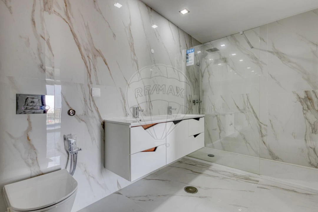 Apartamento T4 para Venda em Espinho Foto 29