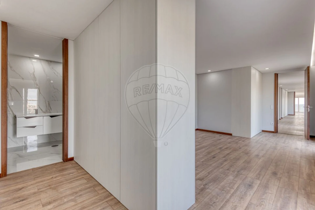 Apartamento T4 para Venda em Espinho Foto 28