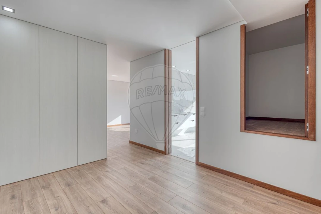 Apartamento T4 para Venda em Espinho Foto 10