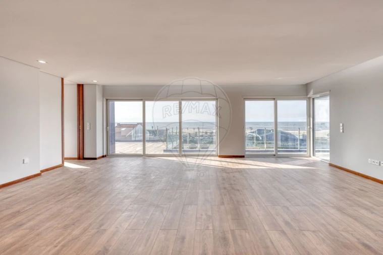 Apartamento T4 para Venda em Espinho Foto 3