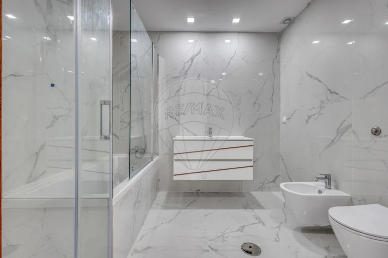 Apartamento T4 para Venda em Espinho Foto 19
