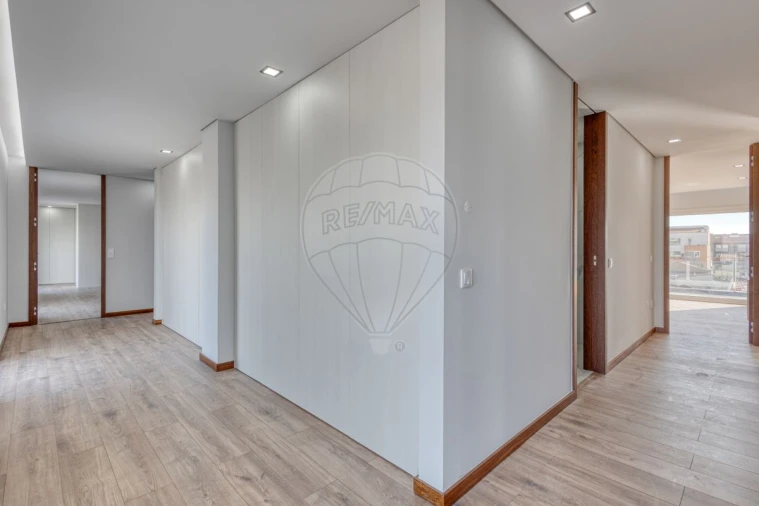 Apartamento T4 para Venda em Espinho Foto 25