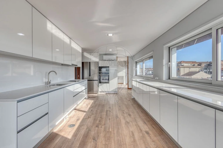 Apartamento T4 para Venda em Espinho Foto 6