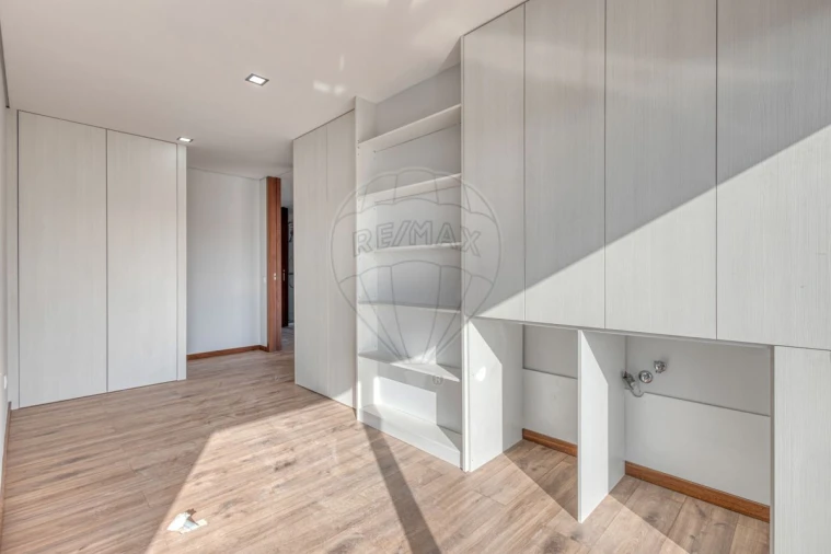 Apartamento T4 para Venda em Espinho Foto 22