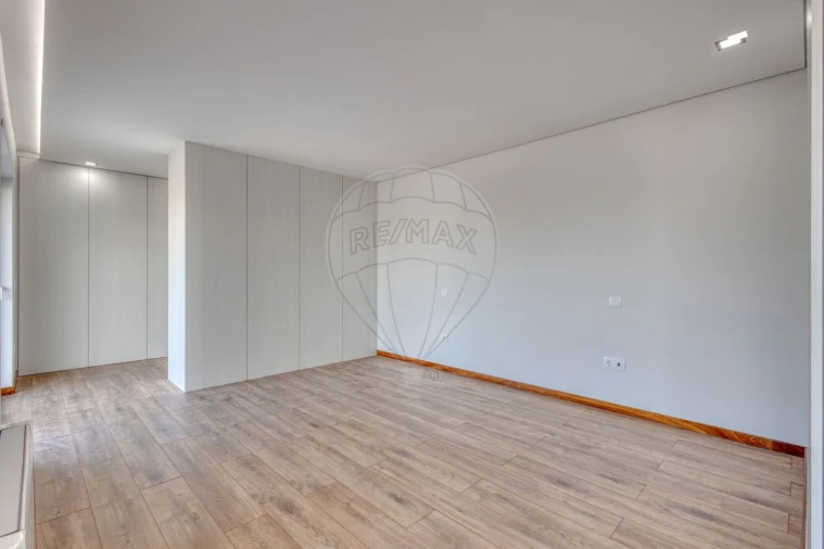 Apartamento T4 para Venda em Espinho Foto 27