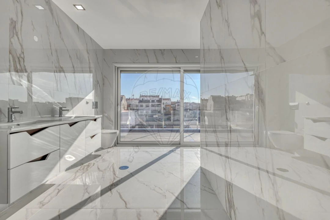 Apartamento T4 para Venda em Espinho Foto 11