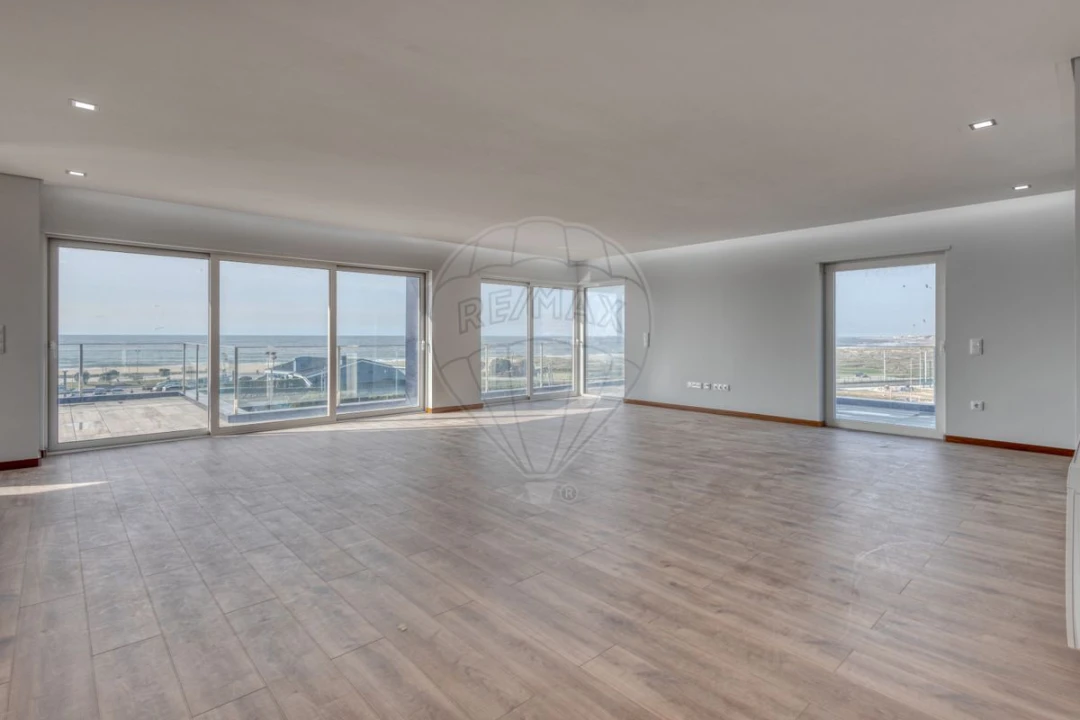 Apartamento T4 para Venda em Espinho Foto 1