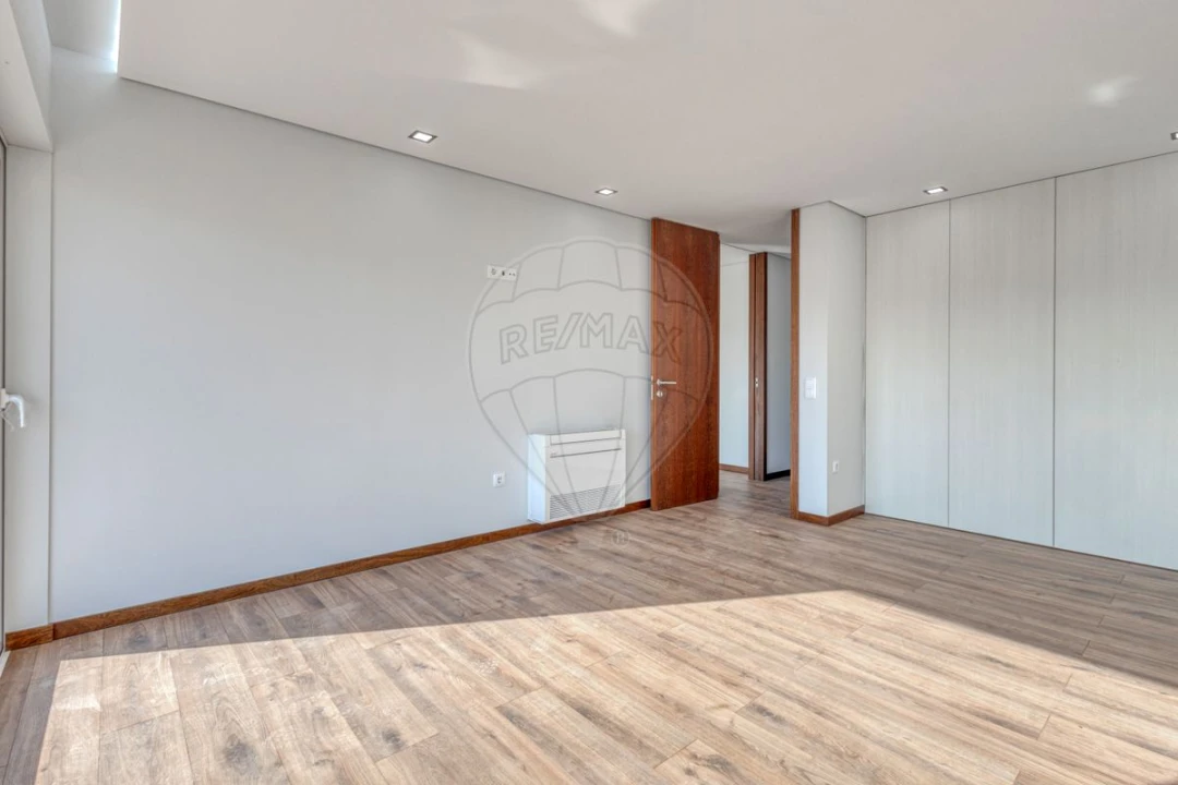 Apartamento T4 para Venda em Espinho Foto 21