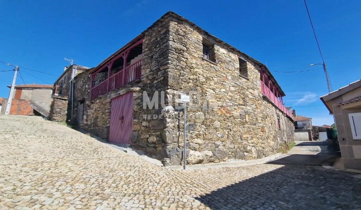 Moradia T5 para Venda em Quirás e Pinheiro Novo Foto 3