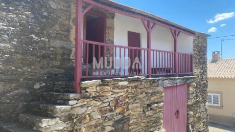 Moradia T5 para Venda em Quirás e Pinheiro Novo