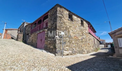 Moradia T5 para Venda em Quirás e Pinheiro Novo