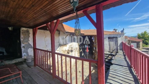 Moradia T5 para Venda em Quirás e Pinheiro Novo